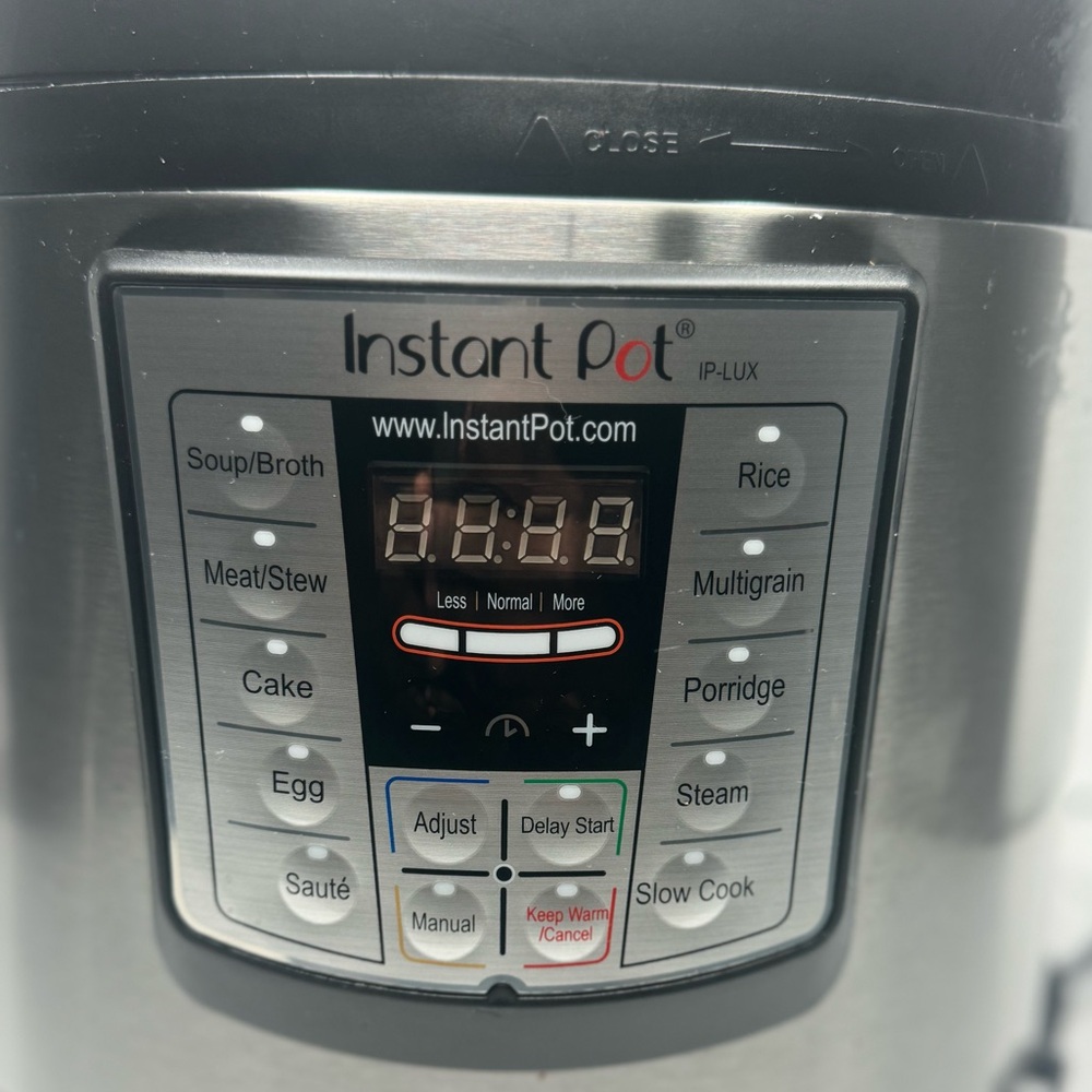 Instant Pot 6 in 1 Multi use Pressure cooker. dependable and safe.